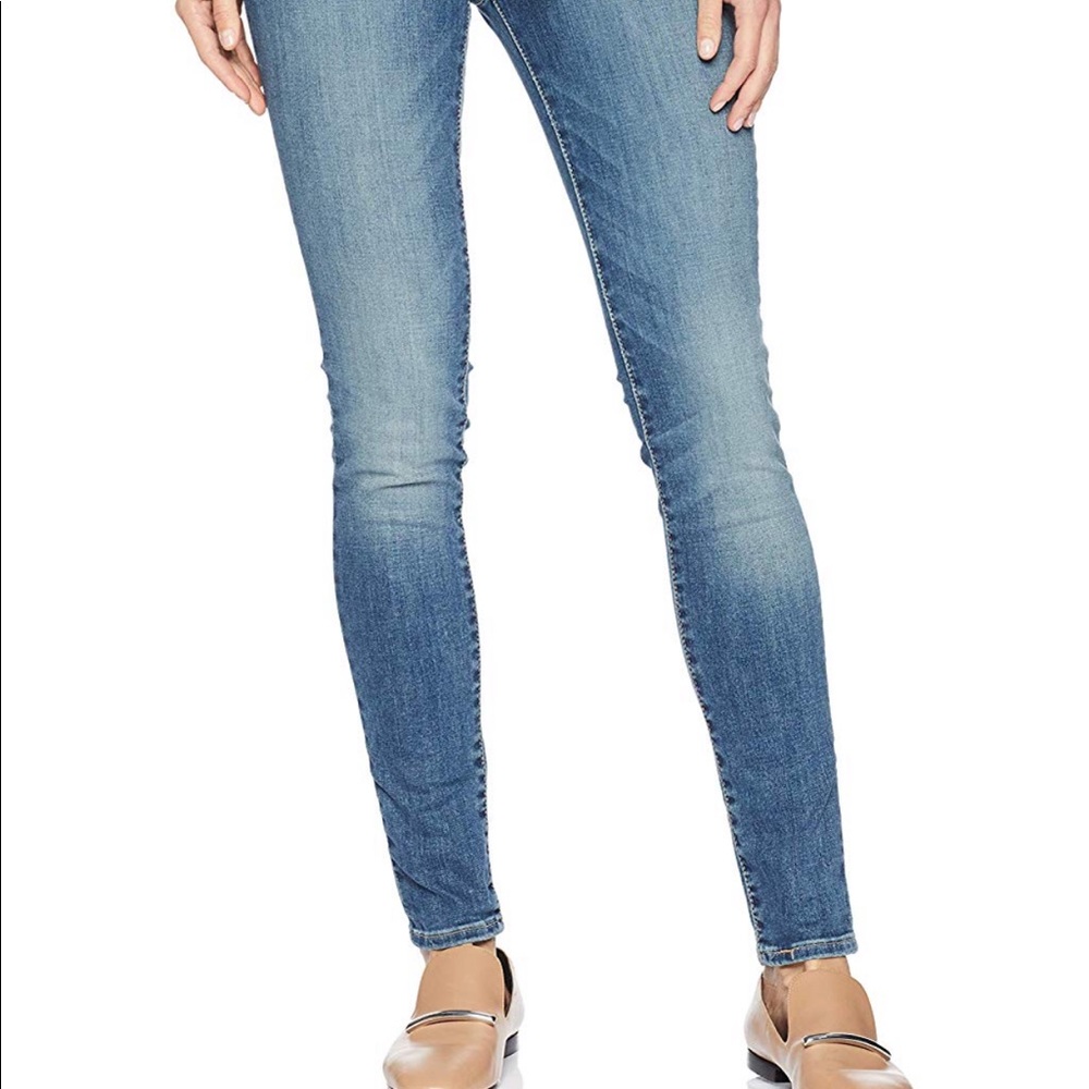 Levi’s Women’s 711 Skinny Jean